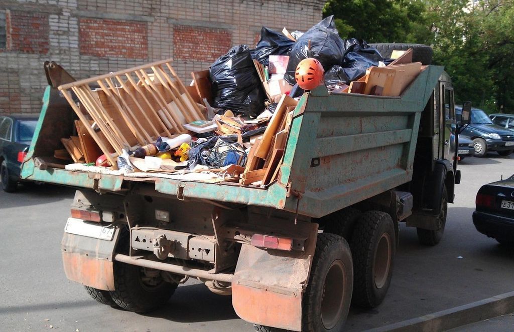 Вывоз мусора из магазина в Слободской от ПроМусор: услуги, цена от 1803 руб., утилизация отходов