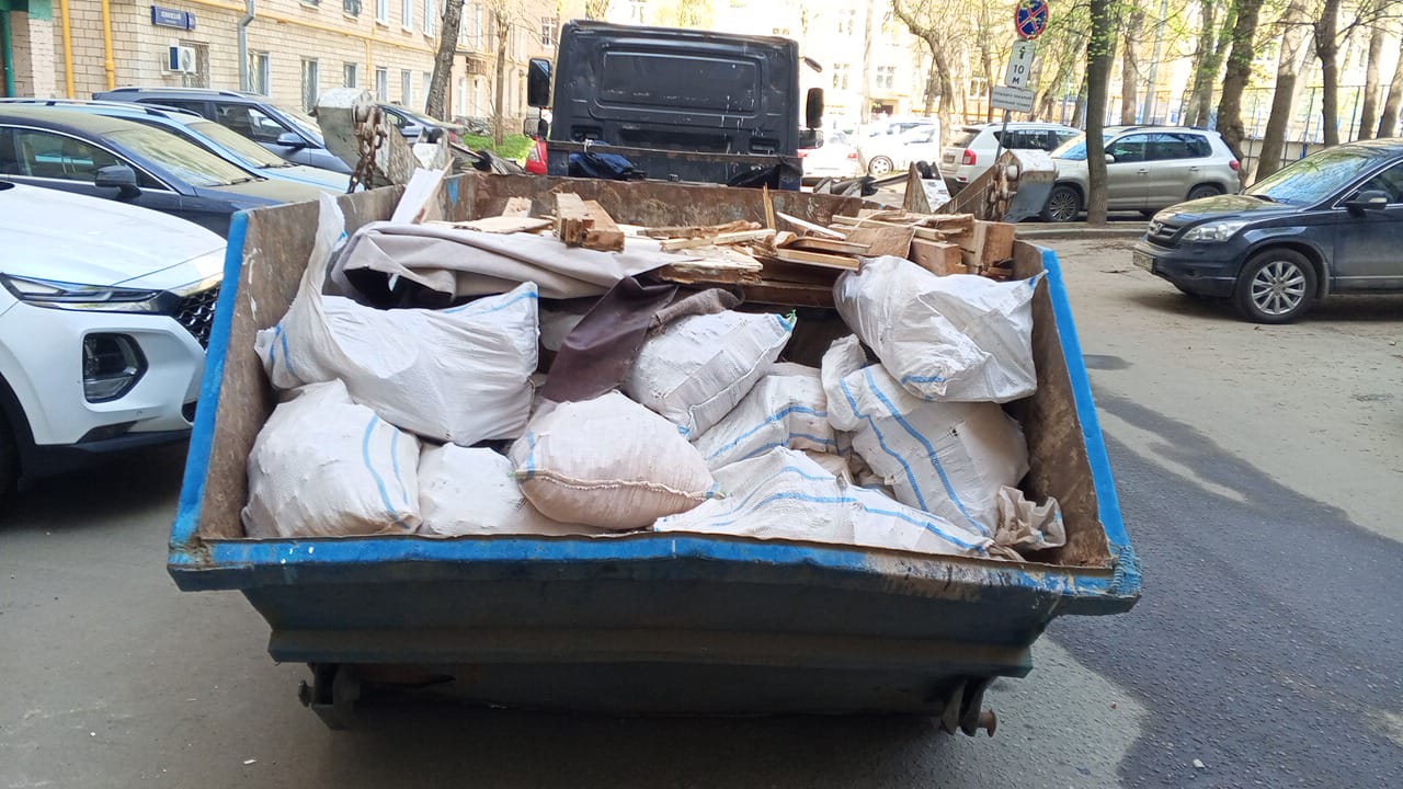 Вывоз мусора из магазина в Слободской в октябре
