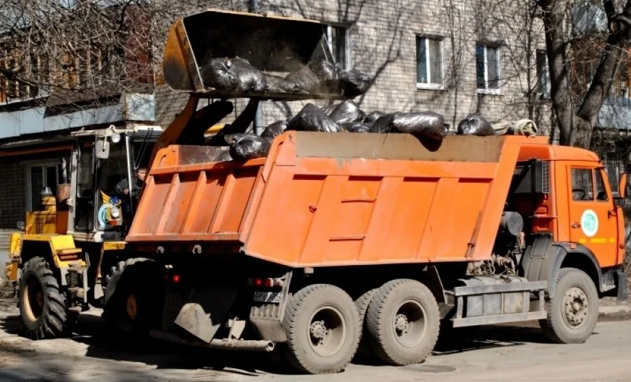 Вывоз мусора грузовым фургоном 5 тонн в Слободской – ПроМусор, аренда, цена от 1597 руб