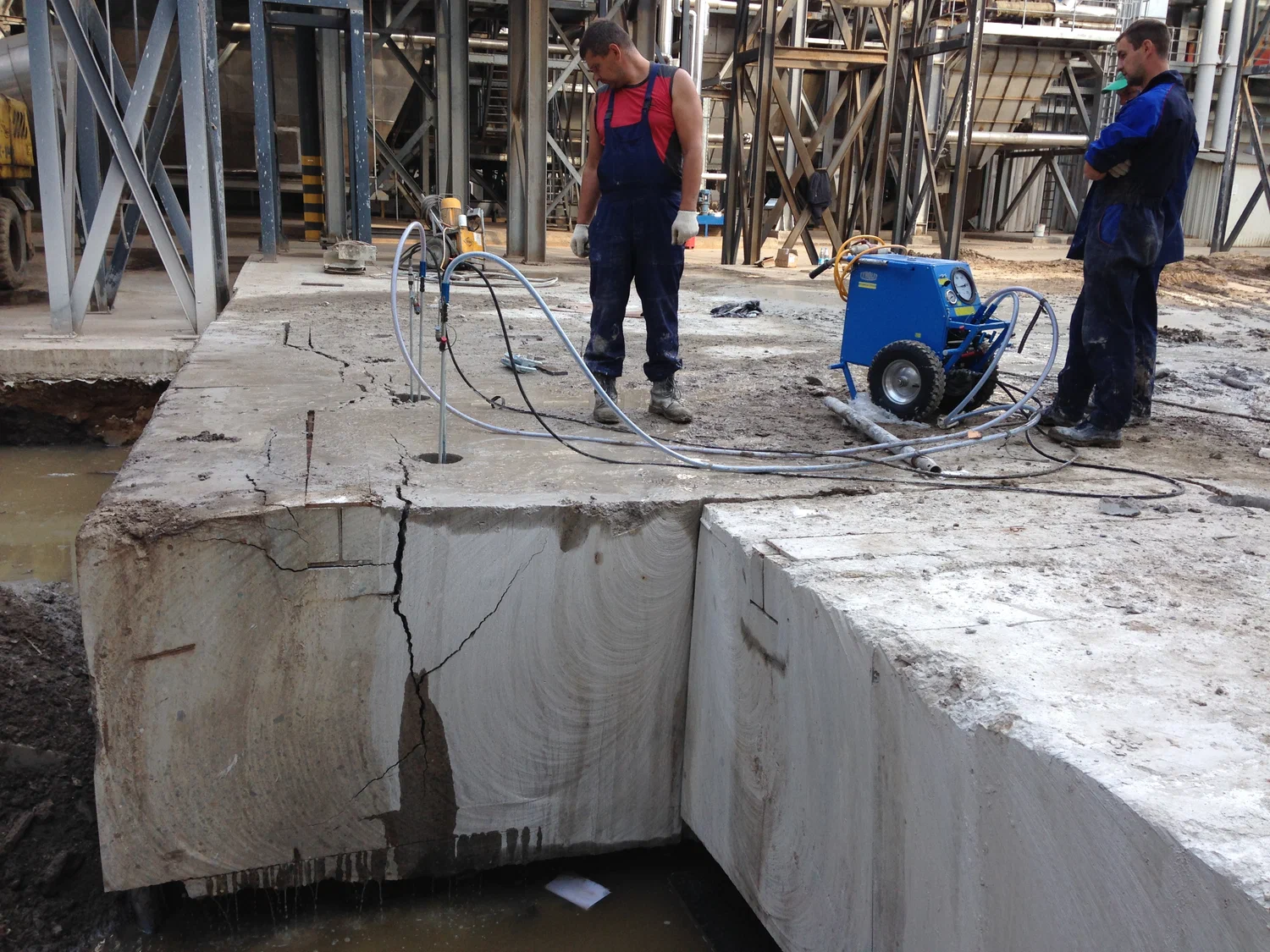 Демонтаж бетонных конструкций в Слободской от ПроМусор – цена от 670 руб., снос и резка ЖБ, демонтаж фундамента, профессионально