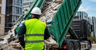 Вывоз строительного мусора в Слободской: услуги лицензированной компании — ПроМусор